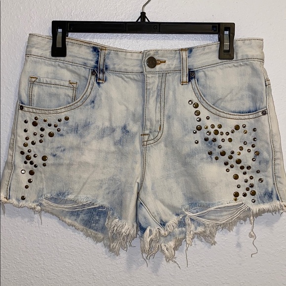 BDG Mid ride Freja Vintage Fit Denim Shorts - Picture 2 of 8